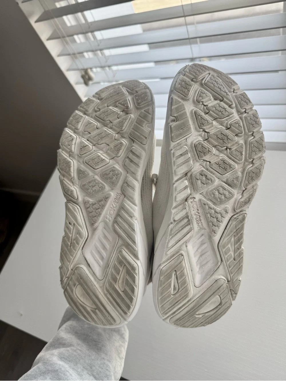 Hoka Arahi 7 Running Shoes, White + Rose Gold